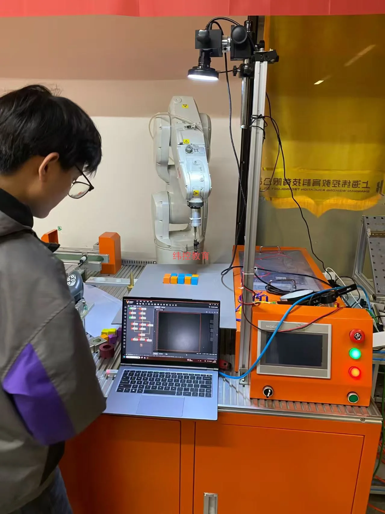 關于零基礎是否可以學習機器人編程培訓