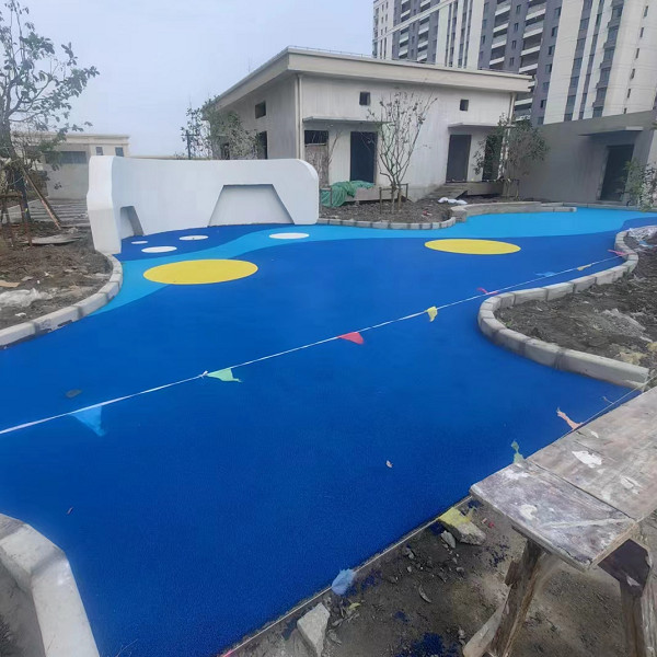 浦東新村新場鎮小區塑膠跑道