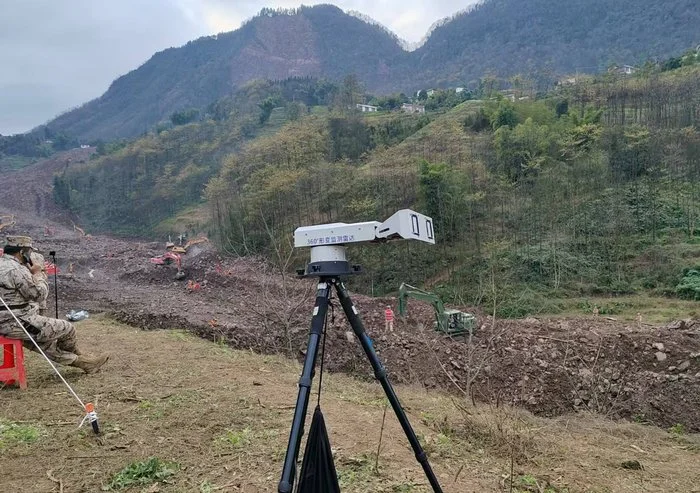 Lightweight 360° Deformation Monitoring Radar