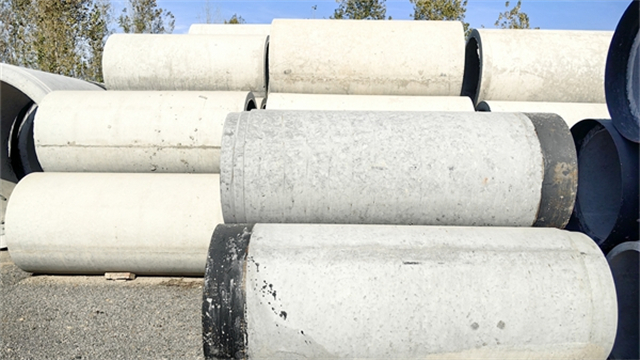 駐馬店市政排水用鋼承口水泥管 洛陽(yáng)張大水泥制品供應(yīng)