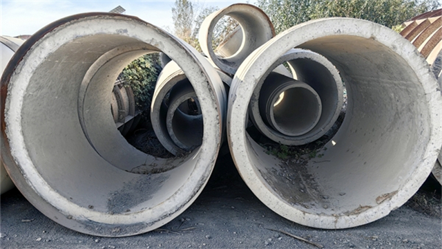 信陽(yáng)鋼承口水泥管生產(chǎn)廠家 洛陽(yáng)張大水泥制品供應(yīng);