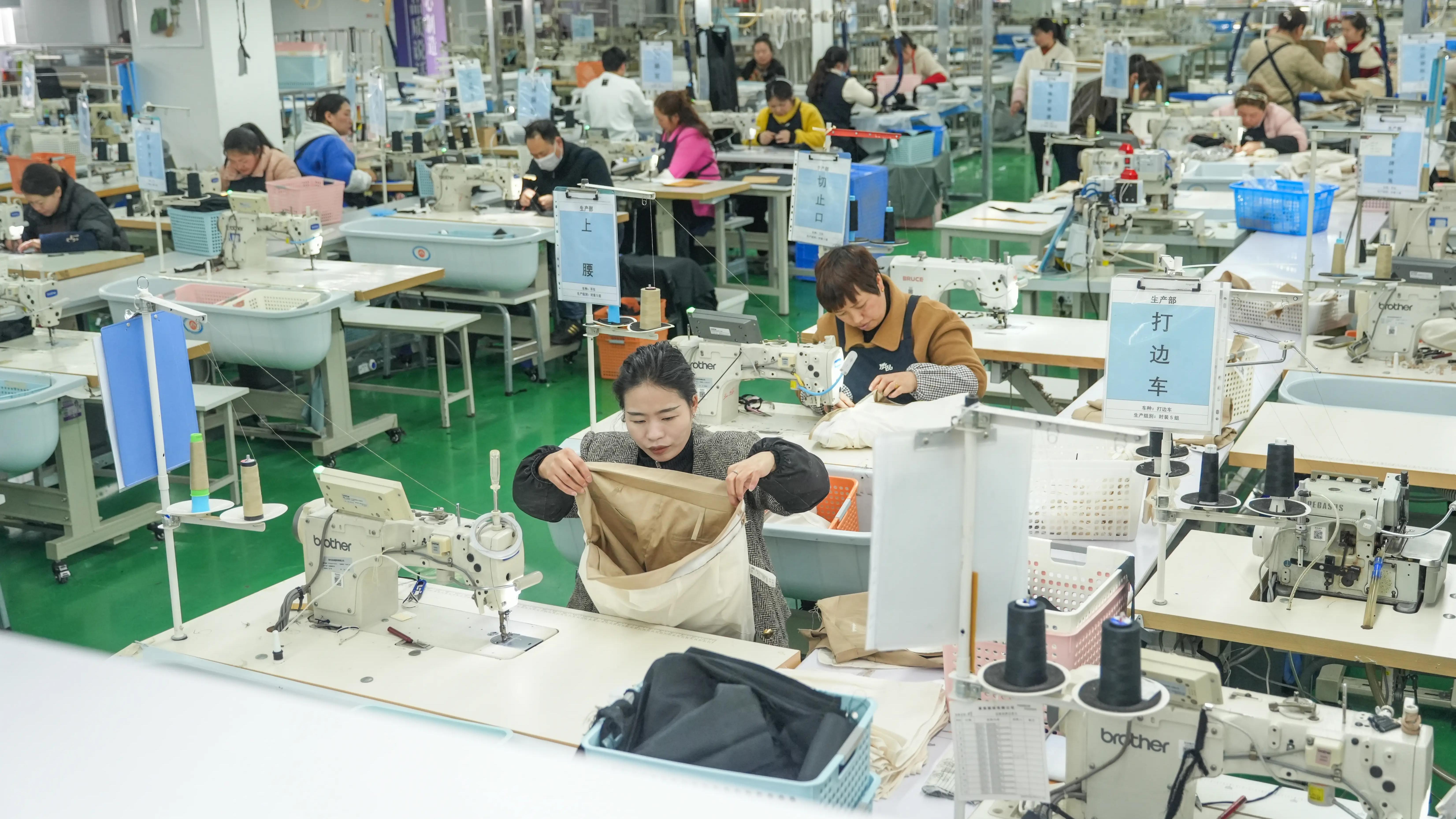 服装车间数字化转型难在哪？华遨服装ERP解决生产进度困局