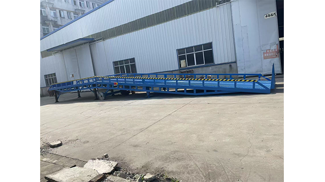 江苏液压登车桥公司,登车桥