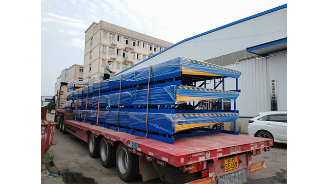 武漢小型登車橋推薦 武漢銀華機械設備供應