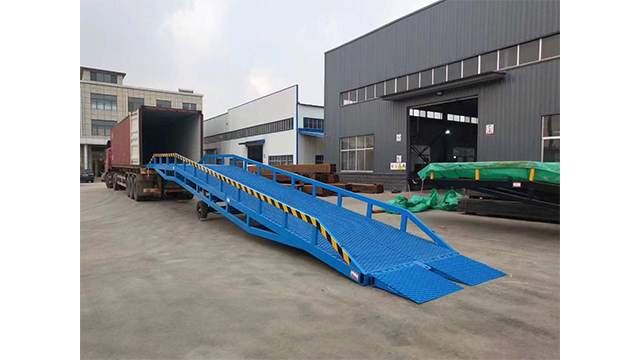 武漢登車橋哪家好 武漢銀華機(jī)械設(shè)備供應(yīng)