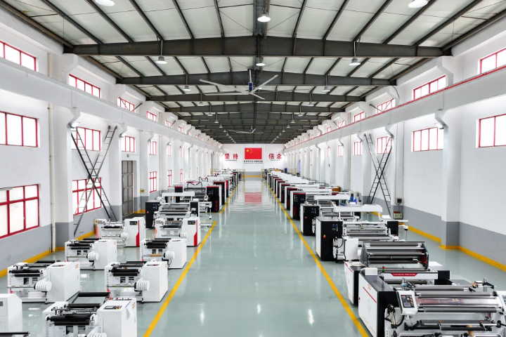 全自動四軸高速分切機廠家供應(yīng) 推薦咨詢 江陰市科盛機械供應(yīng)