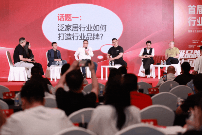 聚龄家居TMS用户东鹏荣登2025年度建筑卫生陶瓷**品牌榜