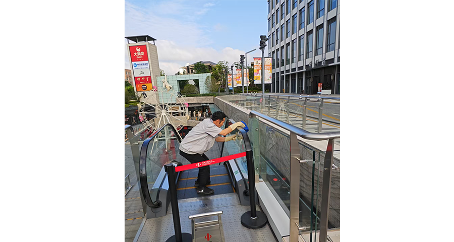 黃浦區(qū)園區(qū)物業(yè)保潔哪家公司靠譜 上海佳怡聯(lián)恒環(huán)境科技供應(yīng)