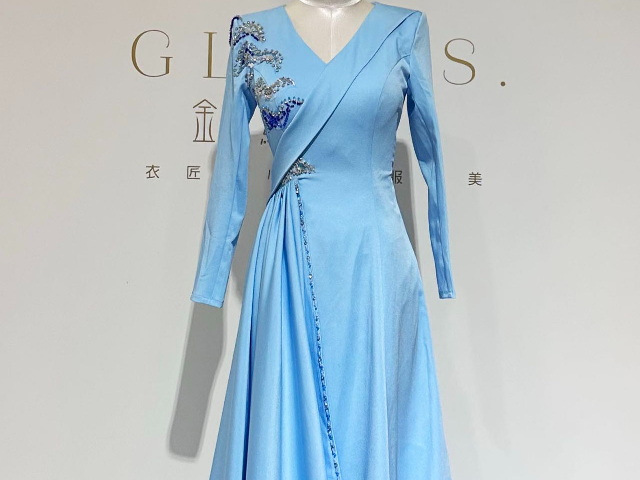 伊犁舞臺(tái)合唱服裝租賃貨源充足