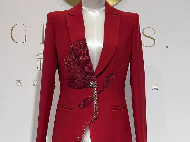 新疆男女西裝禮服演出服裝租賃費(fèi)用是多少 值得信賴 烏魯木齊金縷舞美服飾文化供應(yīng)