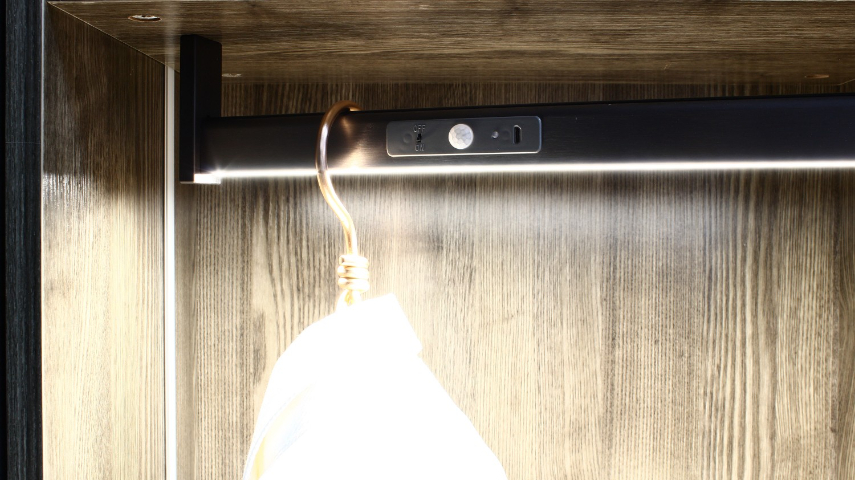 LED挂衣杆源头厂家,挂衣杆