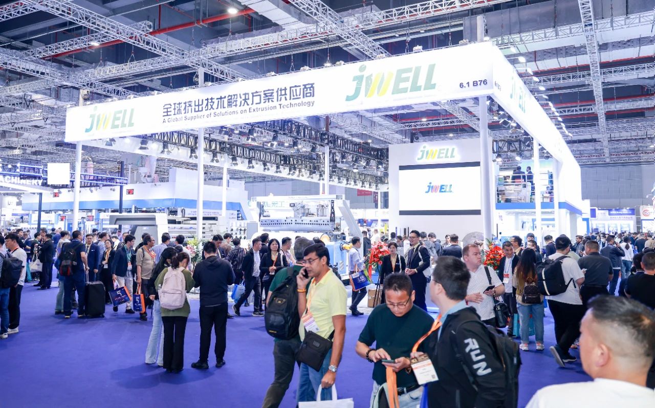 CHINAPLAS2024第二天 | 金纬展位人气鼎盛，收获满满！