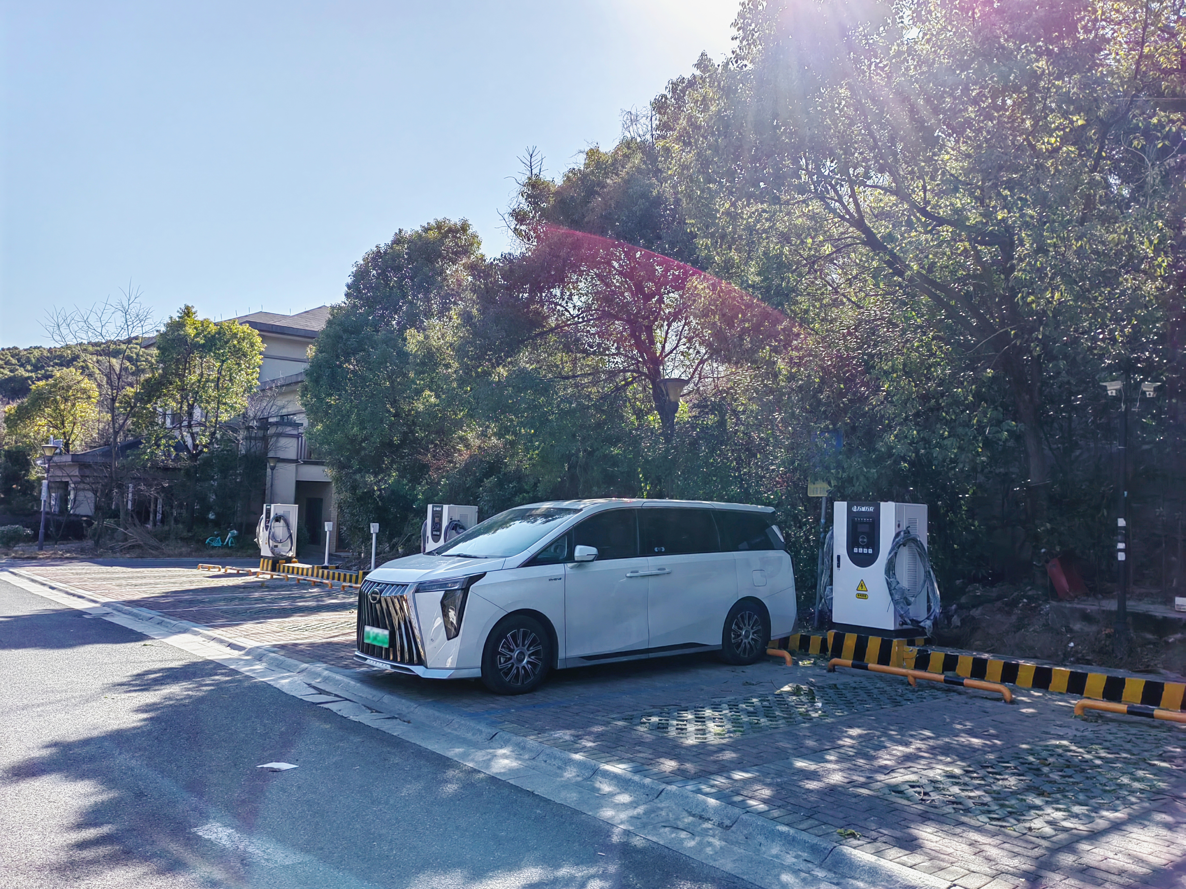 萬城萬充杭州半山田園充電站、錢塘福苑東停車場充電站改造升級！