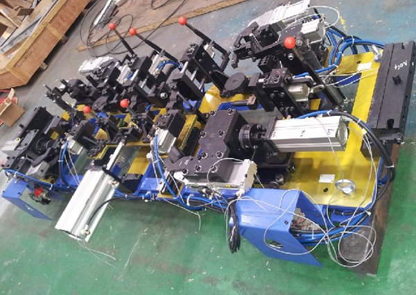  后扭梁項目電控夾具