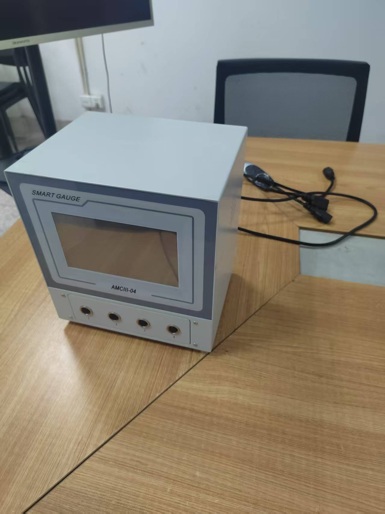 四通道氣電量儀是一款高精密測量儀器。