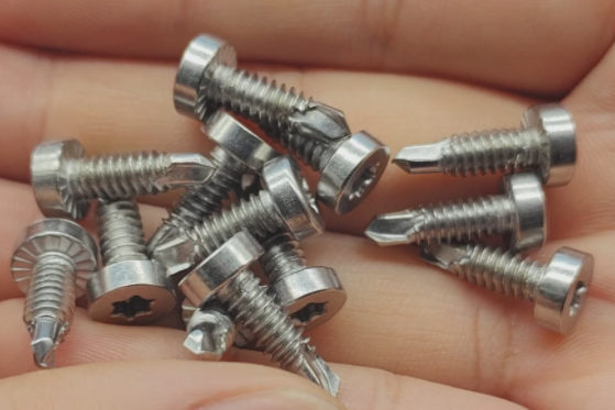 鉆尾螺絲能打水泥墻嗎