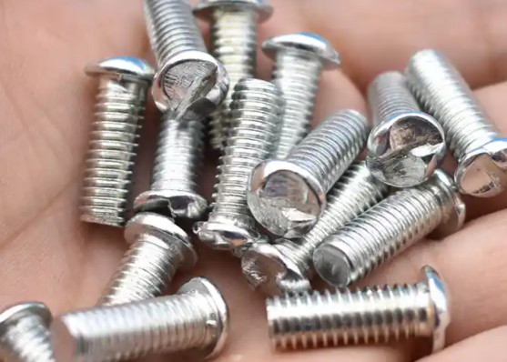 方管與方管之間如何螺絲緊固