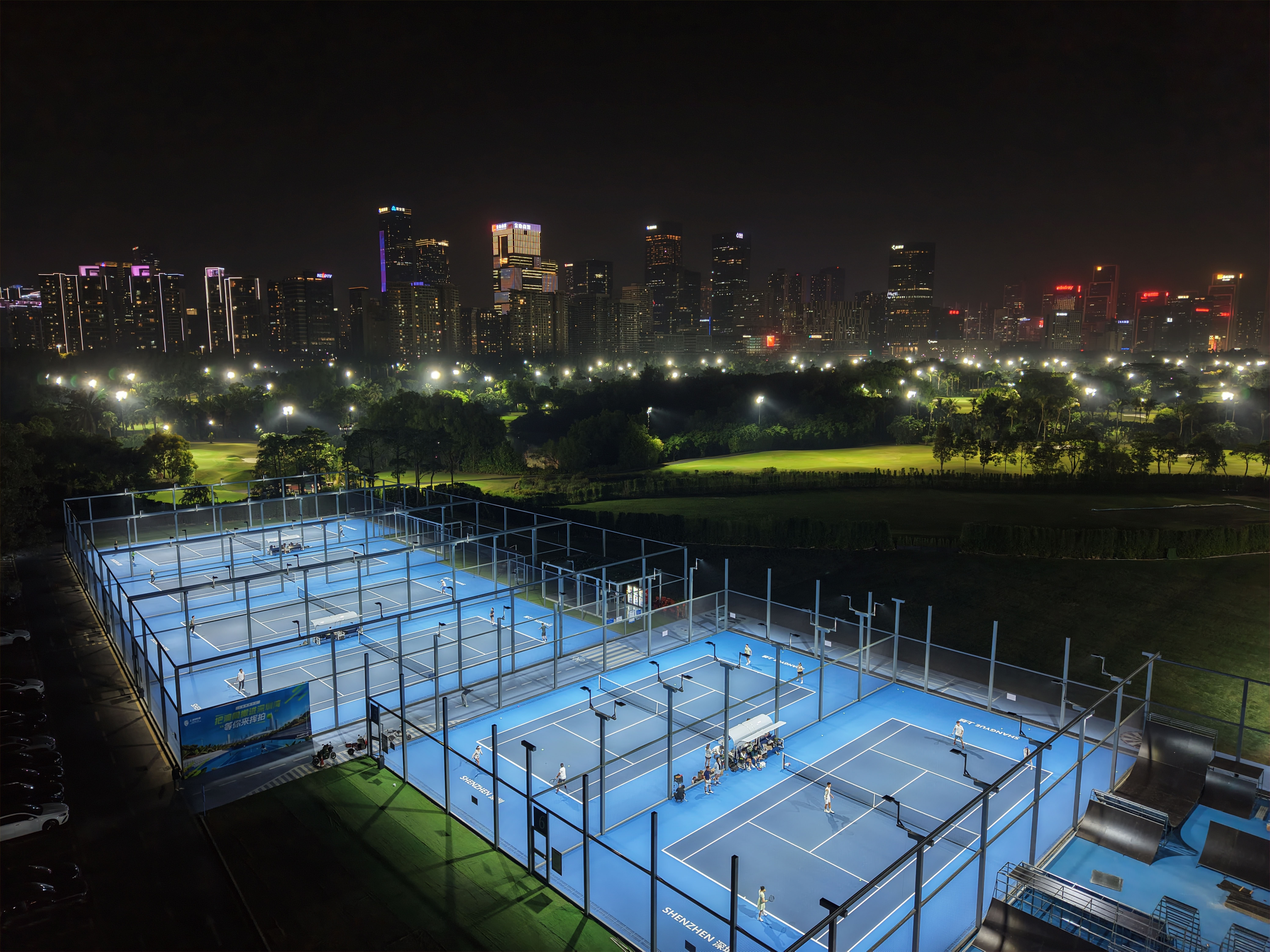 上越網(wǎng)球中心啟幕：6 片澳網(wǎng)級賽場，揮拍即享專業(yè)質(zhì)感