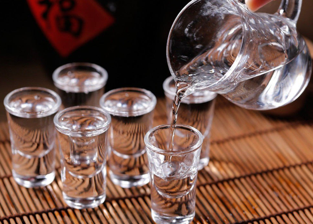 酒精勾兌酒“暗號(hào)”！瓶身有這3行字，再便宜也別買