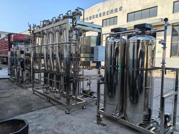 2t/h純化水設(shè)備+ NLD500L-5型注射水設(shè)備