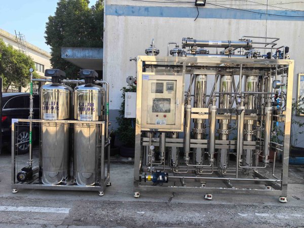 2t/h純化水設(shè)備+ NLD500L-5型注射水設(shè)備