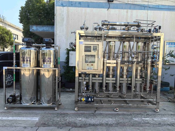 2t/h純化水設(shè)備+ NLD500L-5型注射水設(shè)備