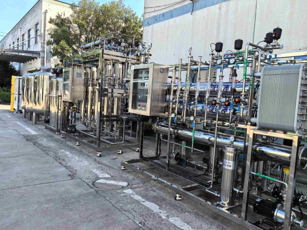 2t/h純化水設(shè)備+ NLD500L-5型注射水設(shè)備