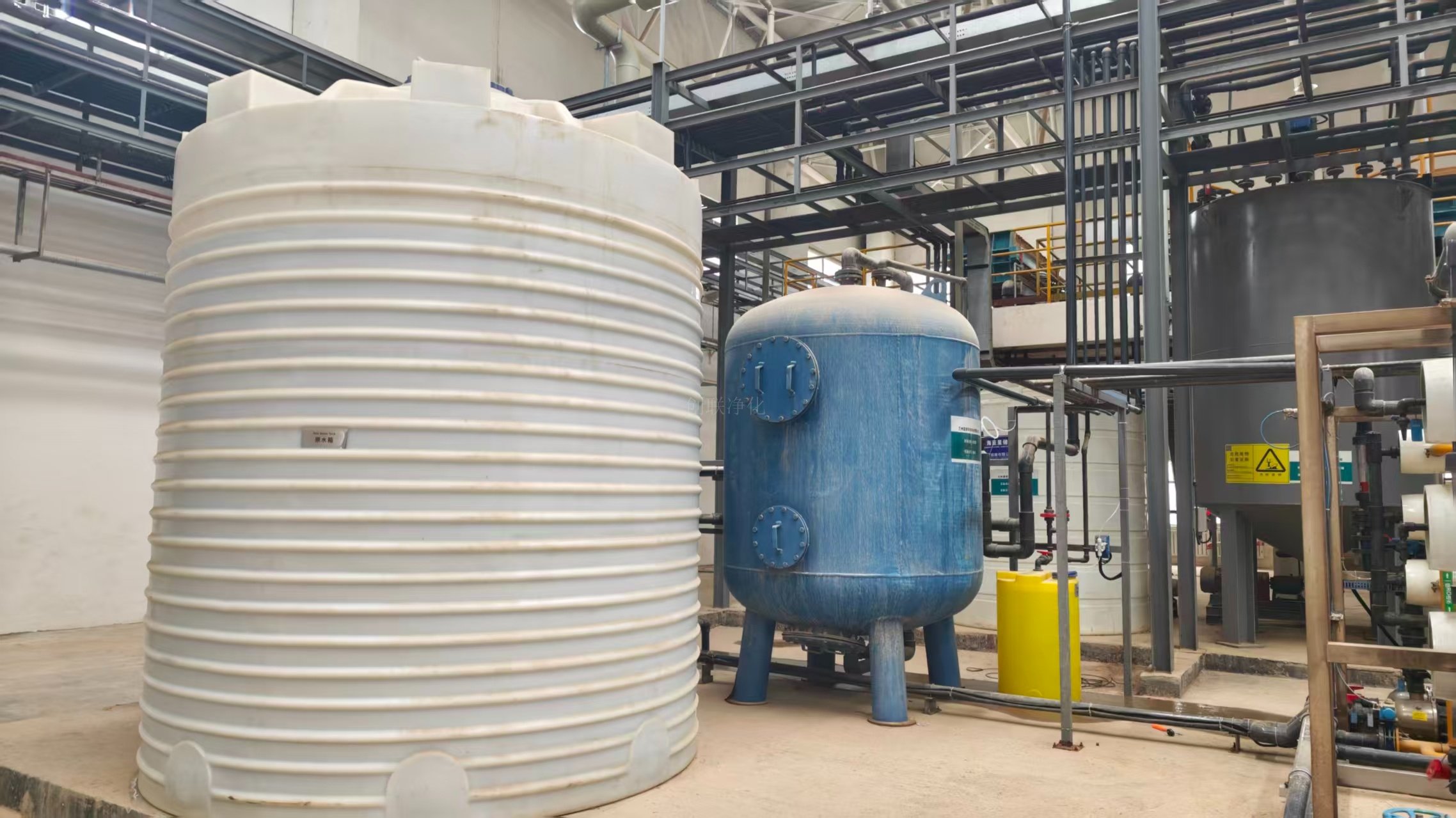 蘭州盈美二期水處理項目高濃度廢水回用DTRO系統(tǒng)和反滲透系統(tǒng)安裝現(xiàn)場 蘭州盈美二期水處理項目高濃度廢水回用DTRO系統(tǒng)和反滲透系統(tǒng)安裝現(xiàn)場