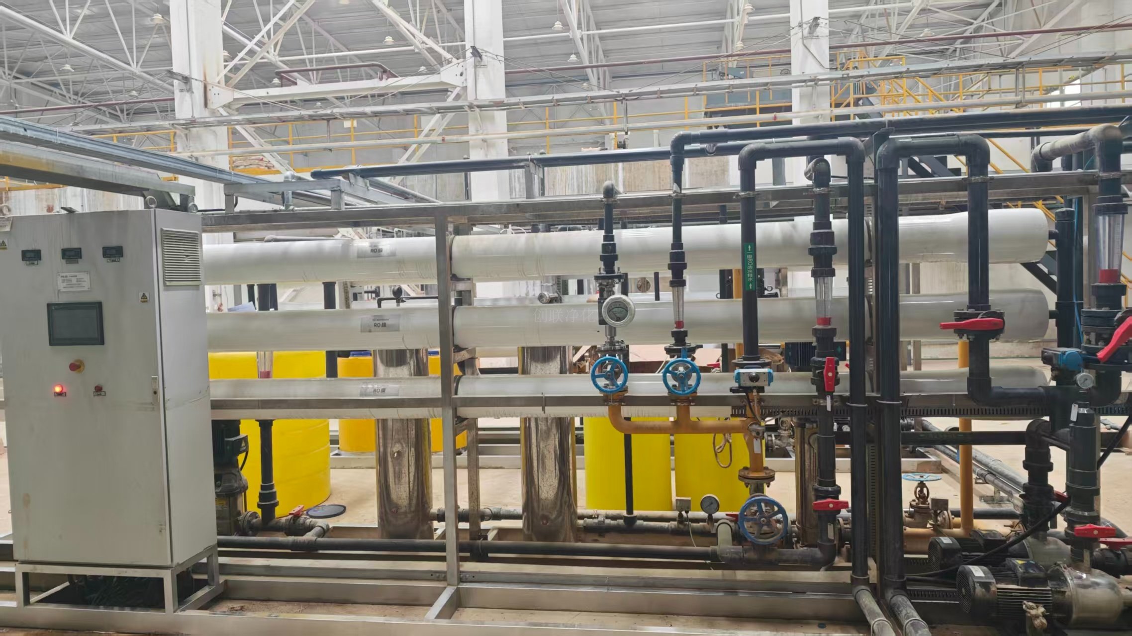 蘭州盈美二期水處理項目高濃度廢水回用DTRO系統(tǒng)和反滲透系統(tǒng)安裝現(xiàn)場 蘭州盈美二期水處理項目高濃度廢水回用DTRO系統(tǒng)和反滲透系統(tǒng)安裝現(xiàn)場