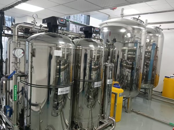 10t純化水設(shè)備調(diào)試中