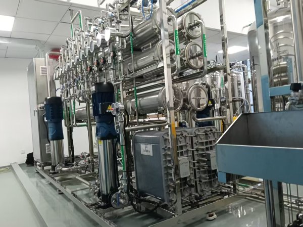 10t純化水設(shè)備調(diào)試中