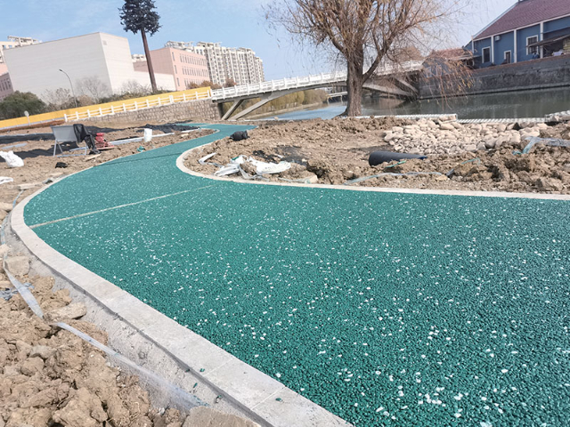 柳州翻新彩色冷拌透水沥青施工队,彩色冷拌透水沥青