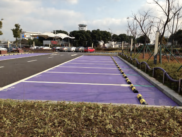 佛山薄层彩色防滑路面铺装,彩色防滑路面