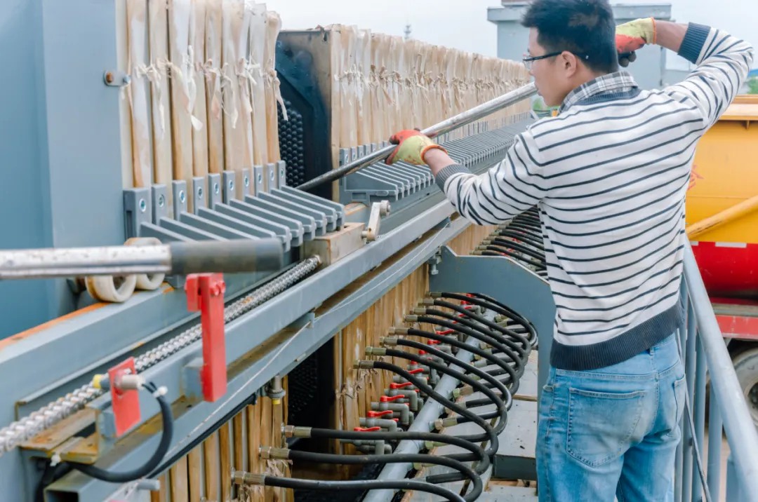 伊春市市政污水廠成功應對污泥脫水挑戰