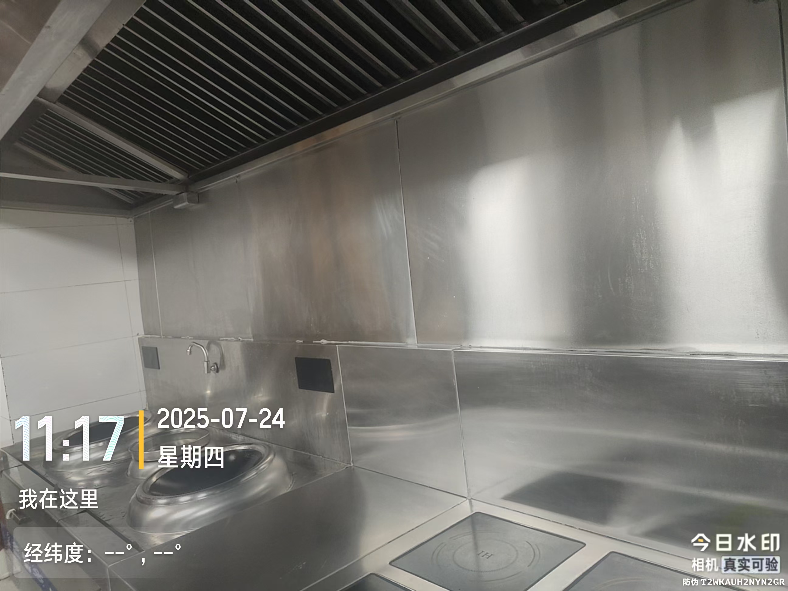 大型油烟机清洗：为何商业厨房都选南昌百灵鸟清洁