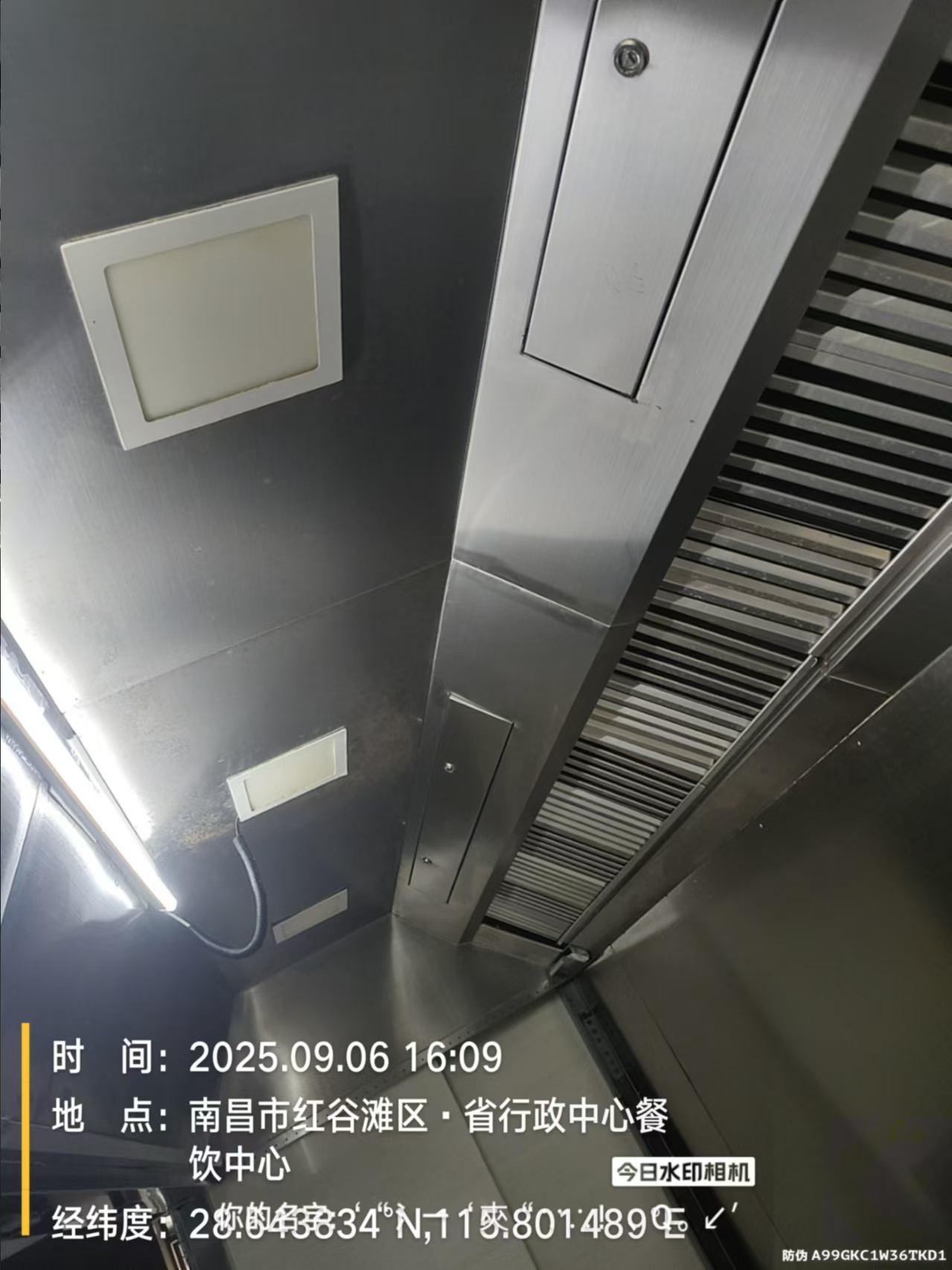 大型油烟机清洗：为何商业厨房都选南昌百灵鸟清洁