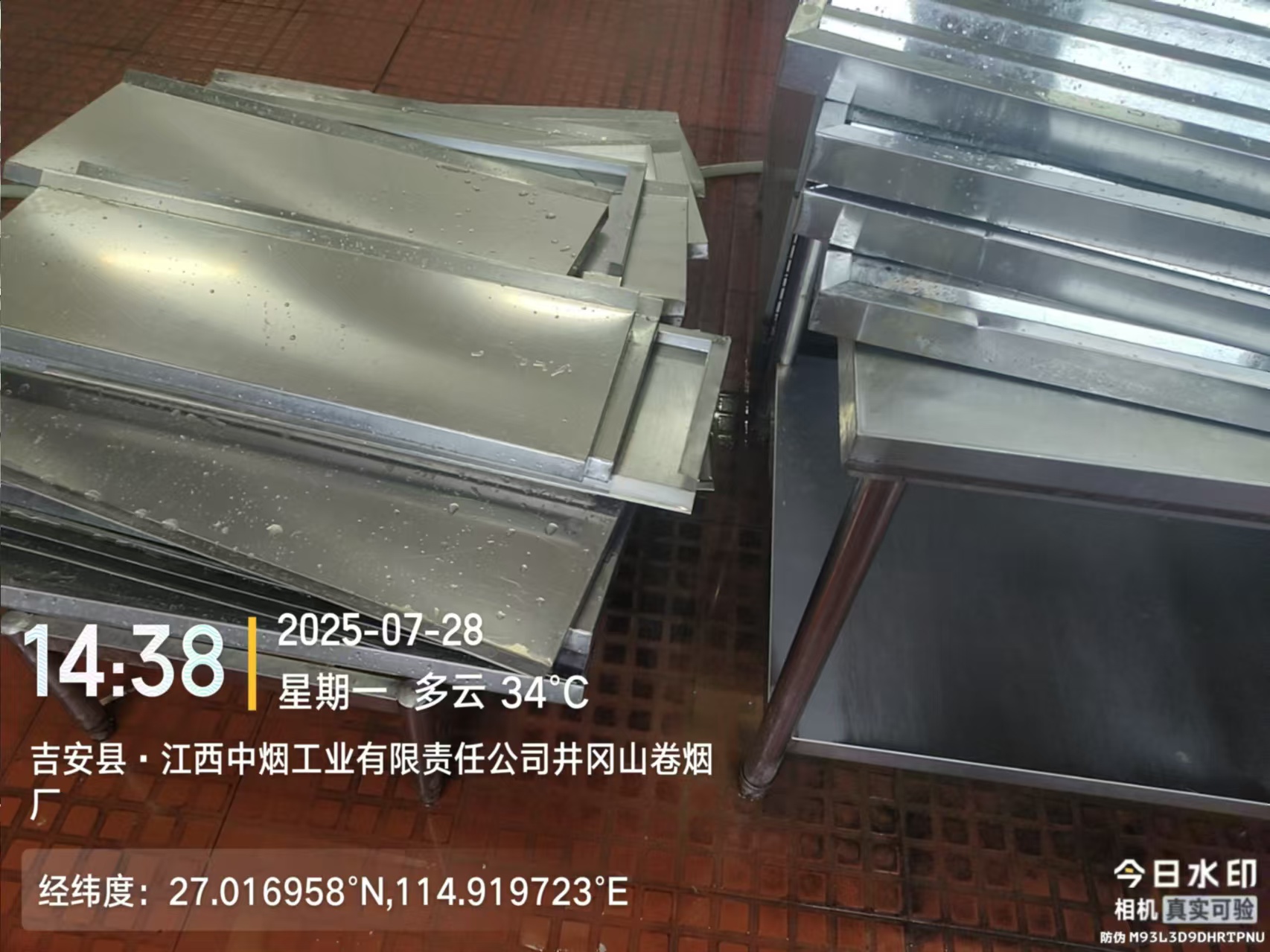 大型油烟机清洗：为何商业厨房都选南昌百灵鸟清洁
