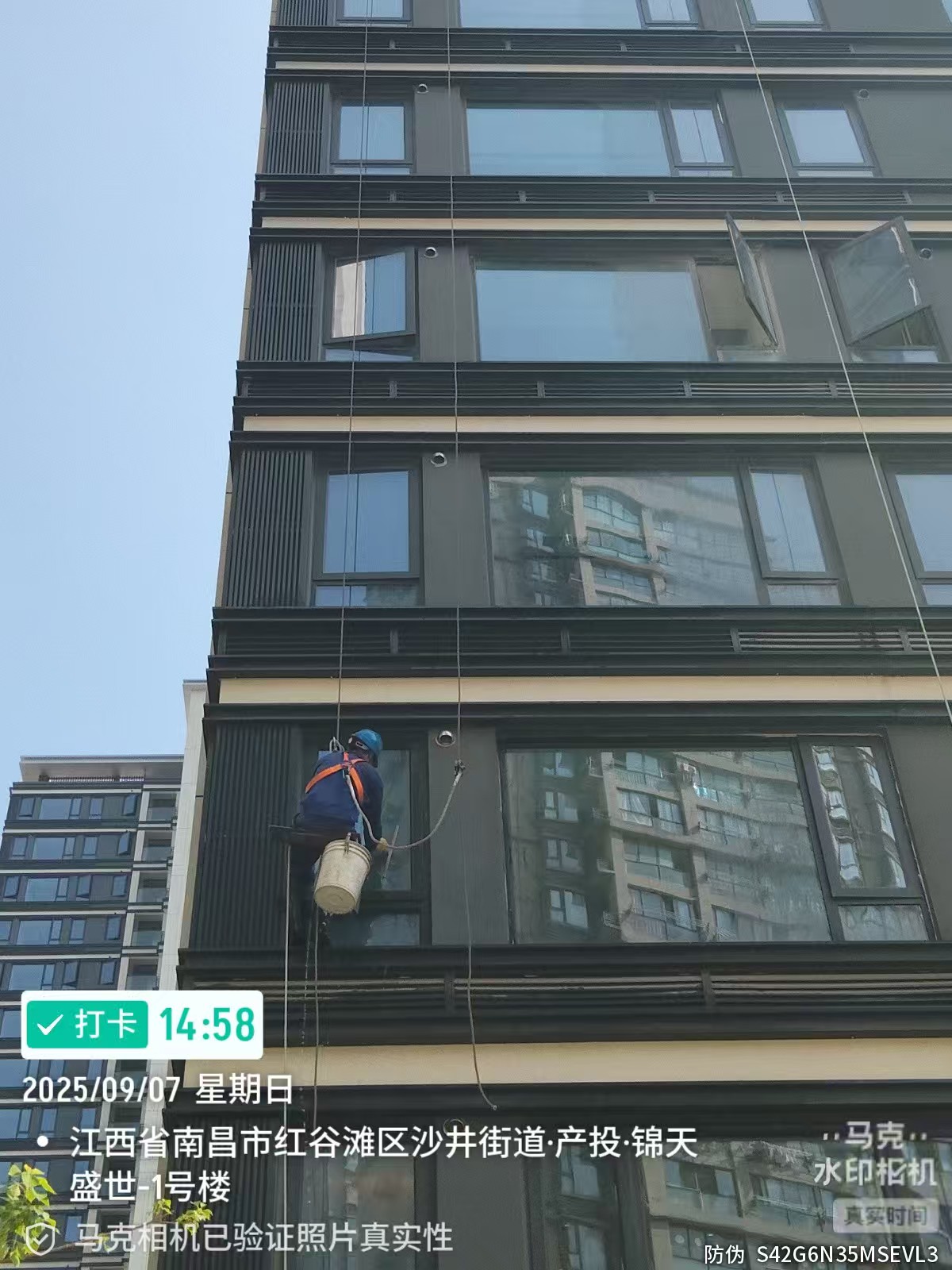 外墙清洁行业的技术演进：从资质体系到安全管控的系统化实践