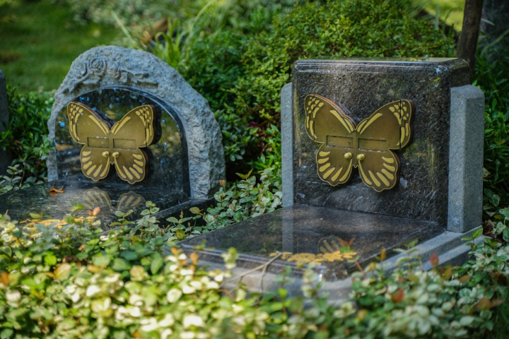 西湖区如意陵园墓地,墓地