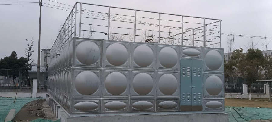 304/2B 不銹鋼水箱廠家 四川共創(chuàng)源塔環(huán)保設(shè)備供應(yīng)