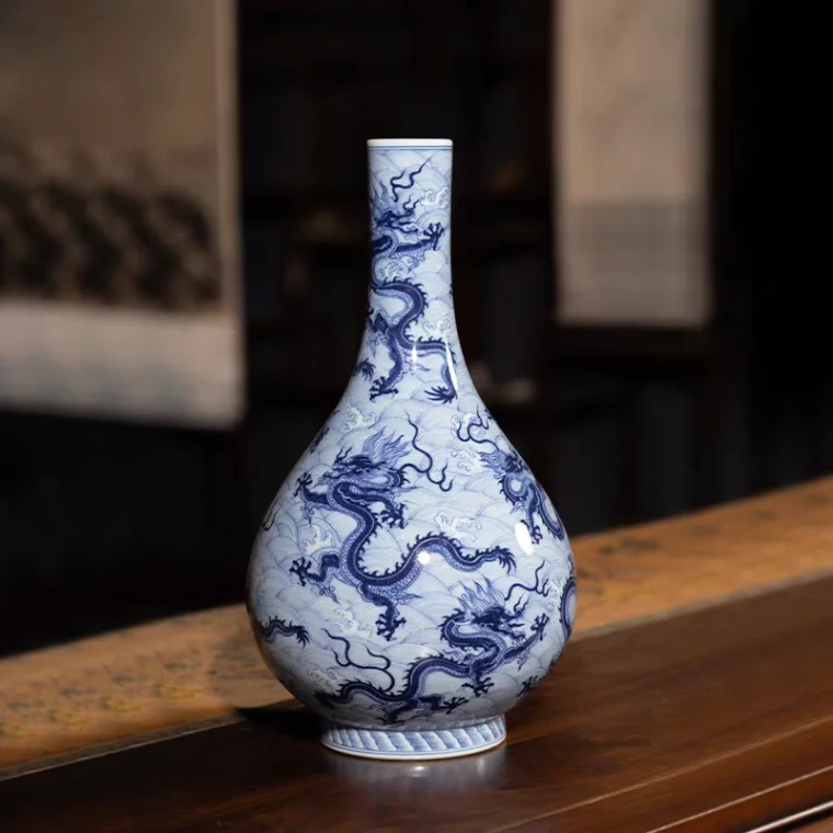 中国，景德镇，青白釉風景画花瓶 中国，景德镇，青白釉風景画花瓶 中国，景德镇，青白釉風景画花瓶