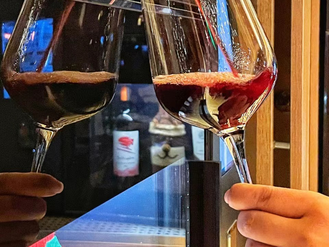 河南會(huì)所紅酒分杯機(jī)訂制價(jià)格 上海立珀生物科技供應(yīng)