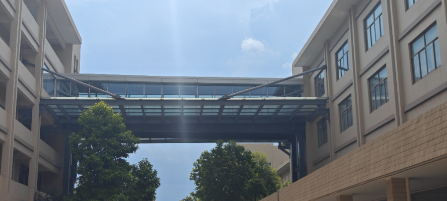 東莞工業(yè)園鋼結(jié)構(gòu)連廊安裝,鋼結(jié)構(gòu)連廊