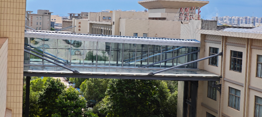 東莞工業(yè)園鋼結(jié)構(gòu)連廊安裝,鋼結(jié)構(gòu)連廊