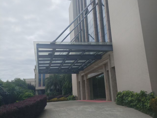東莞公寓鋼結(jié)構(gòu)雨棚施工方案 深圳市鑫中鵬鋼結(jié)構(gòu)供應(yīng)