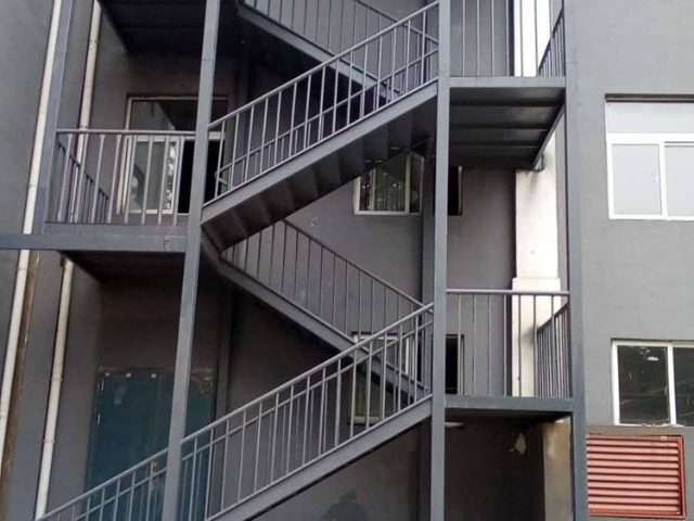 廣東工業(yè)園鋼結(jié)構(gòu)樓梯報(bào)價(jià) 鑄造輝煌 深圳市鑫中鵬鋼結(jié)構(gòu)供應(yīng)