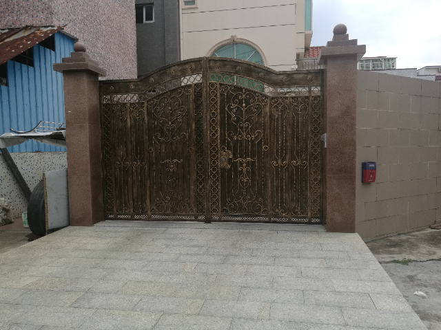 惠州商場鐵藝大門施工