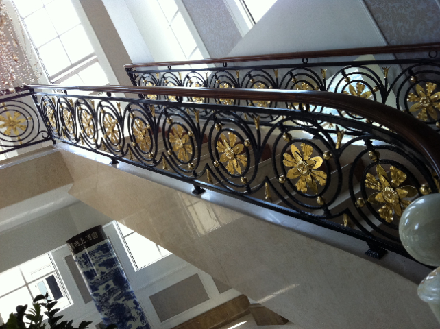 廣東商場鐵藝護(hù)欄制作 鑄造輝煌 深圳市鑫中鵬鋼結(jié)構(gòu)供應(yīng)