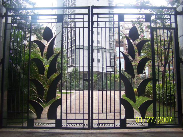 汕尾自建房鐵藝大門廠家 深圳市鑫中鵬鋼結(jié)構(gòu)供應(yīng);