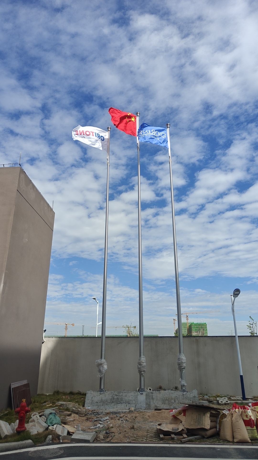 錐形旗桿的‘隱形’工程：地下基礎(chǔ)如何決定整體穩(wěn)定？